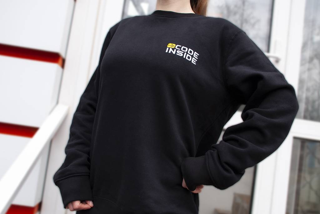 свитшот с логотипом