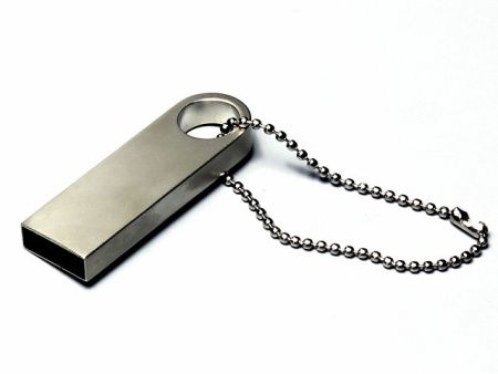USB 2.0- флешка на 8 Гб с мини чипом, компактный дизайн с круглым отверстием