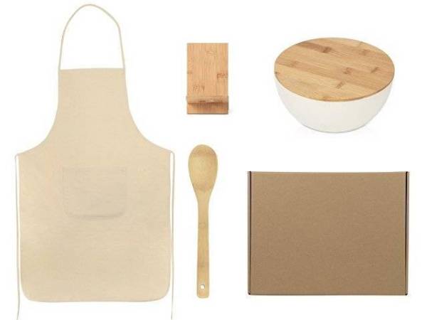 Подарочный набор с салатником, фартуком и подставкой