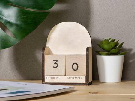 Настольный деревянный календарь